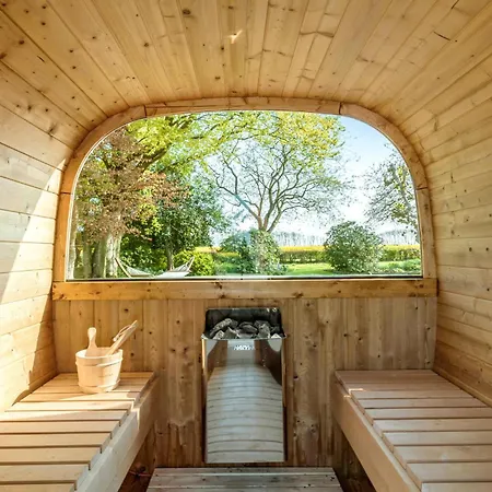 In With Sauna